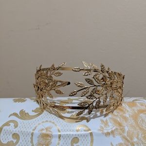 Golden ivy leaf crown